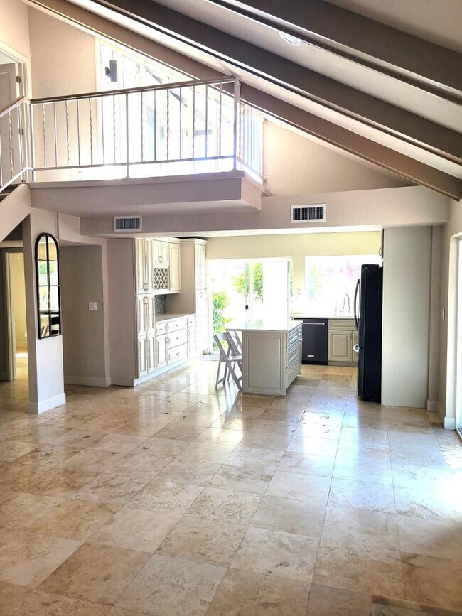 Building Photo - 5770 N Scottsdale Rd