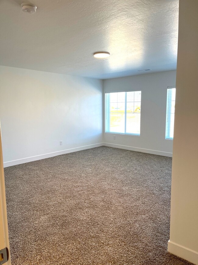 Building Photo - 1185 S 200 E