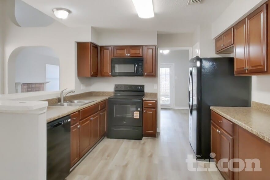 Building Photo - 16027 Hidden Acres Dr