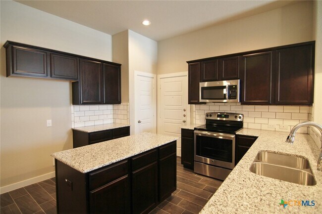 Building Photo - 502 Creekside Frst