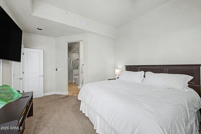 Building Photo - 945 E Playa Del Norte Dr