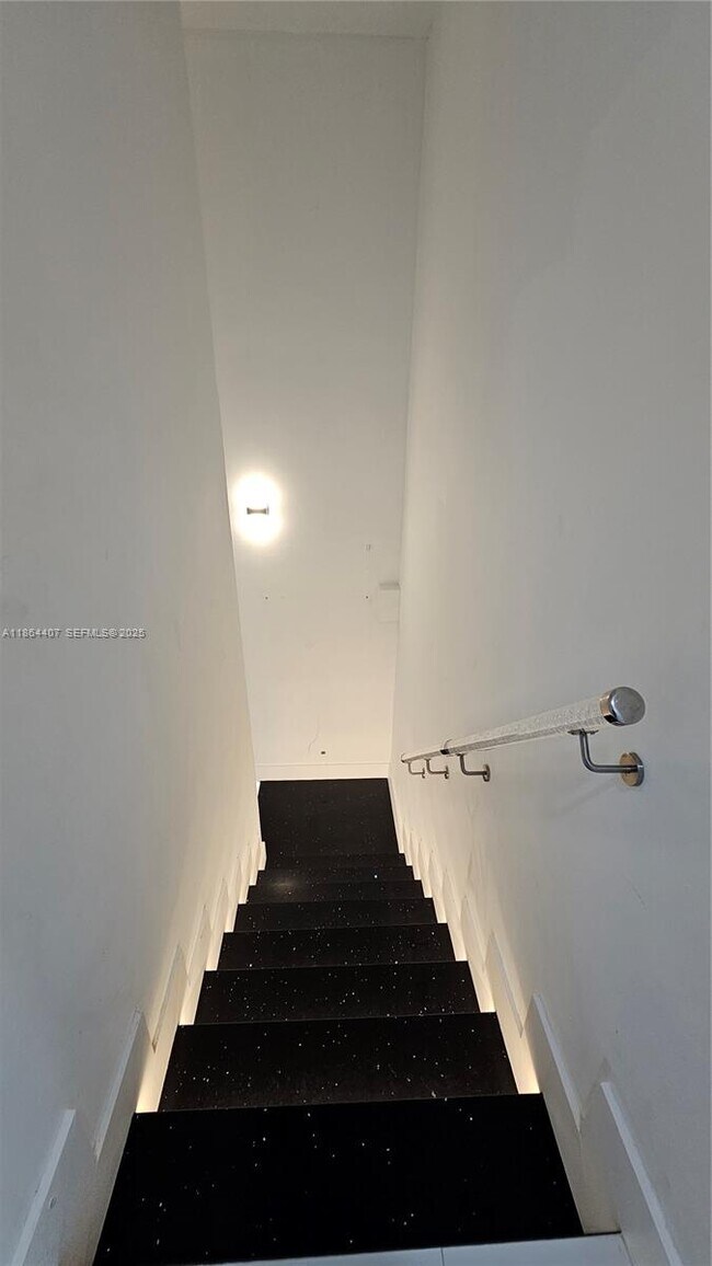 Building Photo - 1861 NW N River Dr