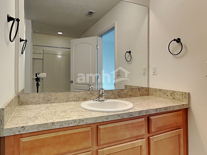 Building Photo - 1741 Chatham Grn