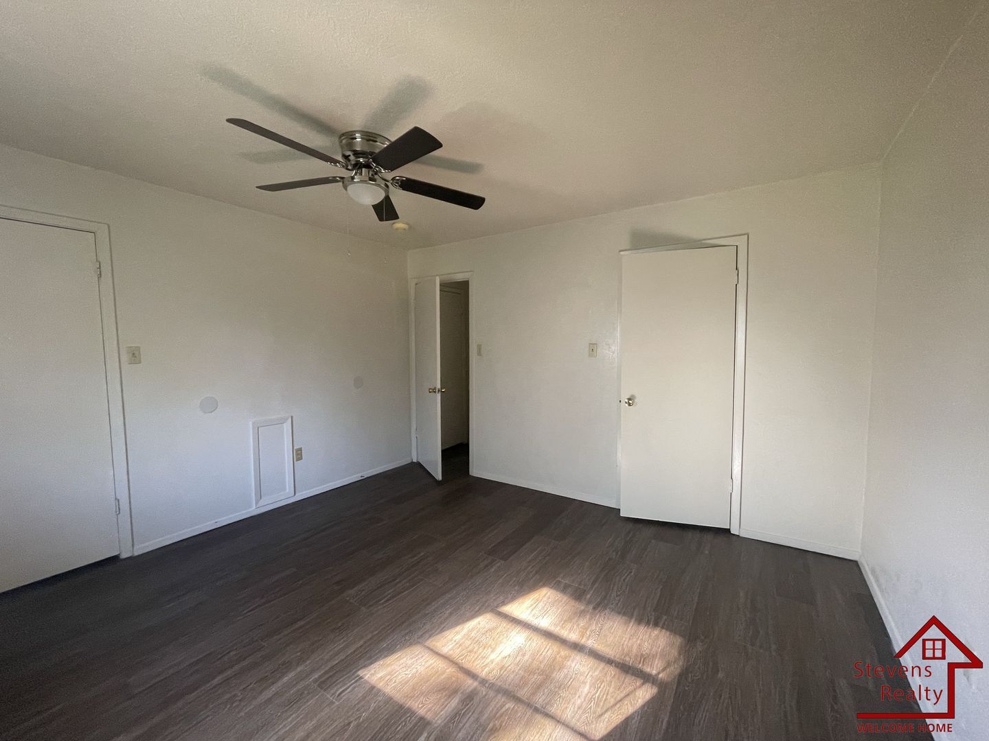 Building Photo - 1502 NW Kingsbury Ave