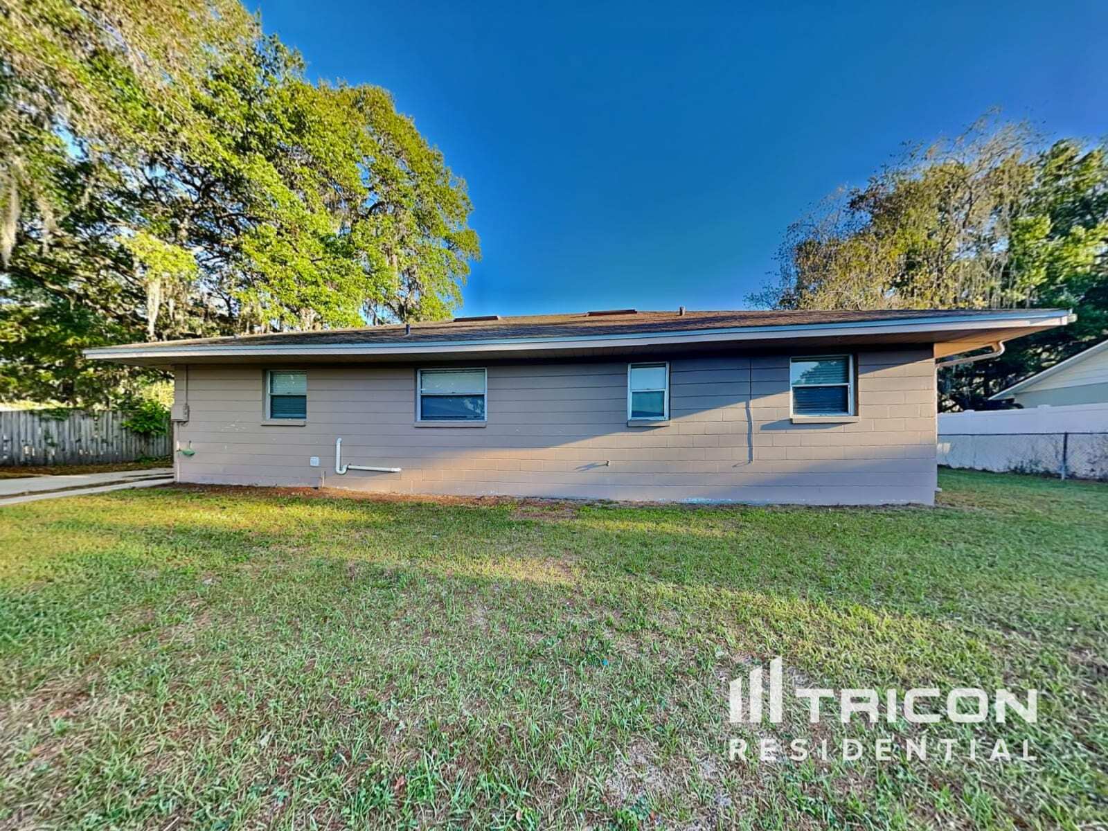 Building Photo - 10811 La Vista Loop