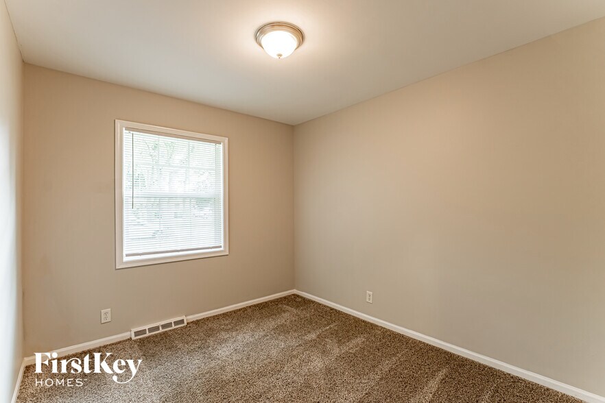 Building Photo - 1770 Lily St