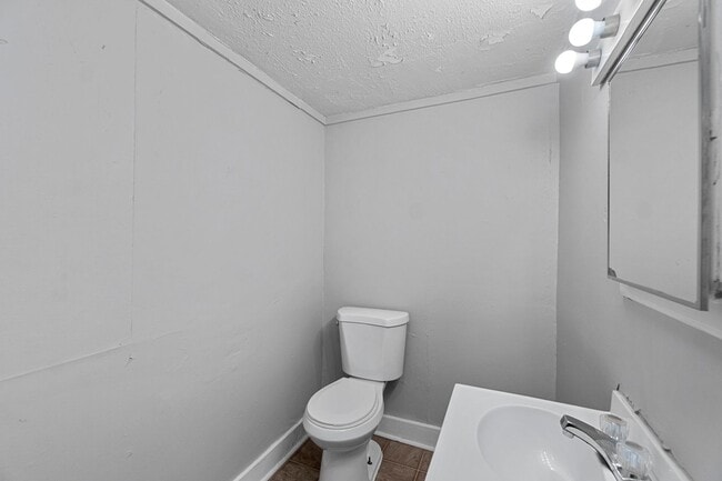 Building Photo - 1008 N Boone St