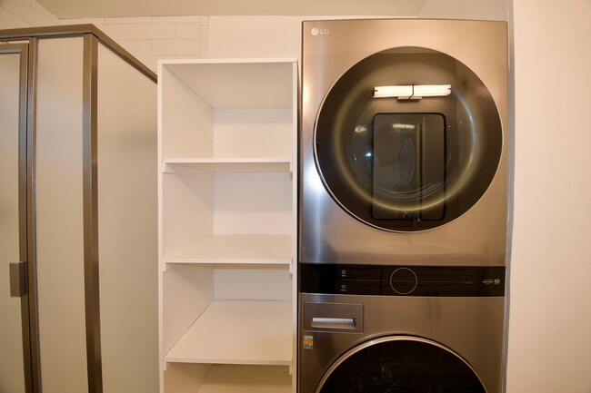 Interior Photo - 527