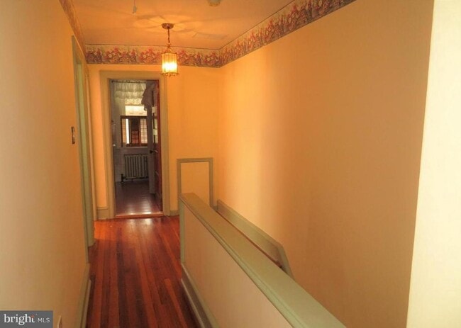 Building Photo - 209 W 7th Ave