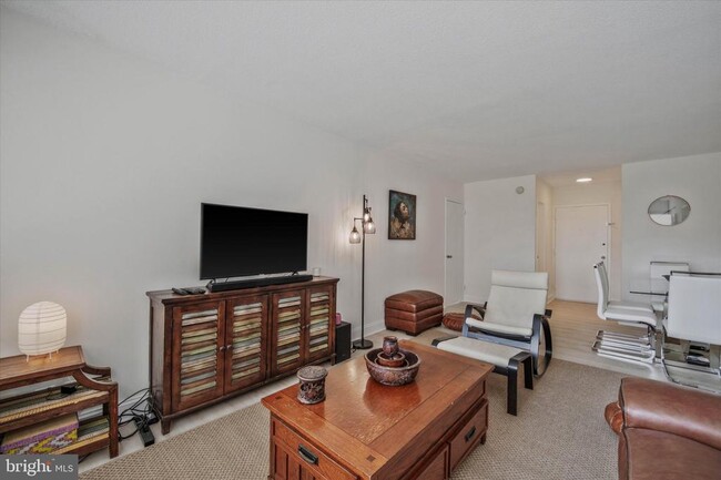 Building Photo - 4515 Willard Ave