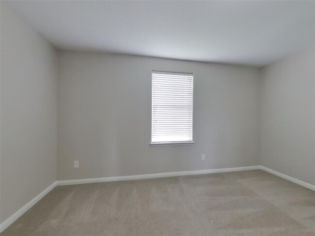 Building Photo - 2123 Golden Topaz Dr