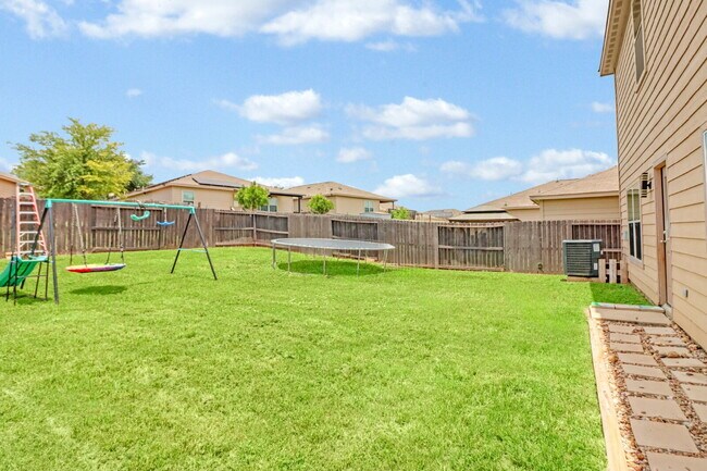 Building Photo - 6639 Luckey Pine