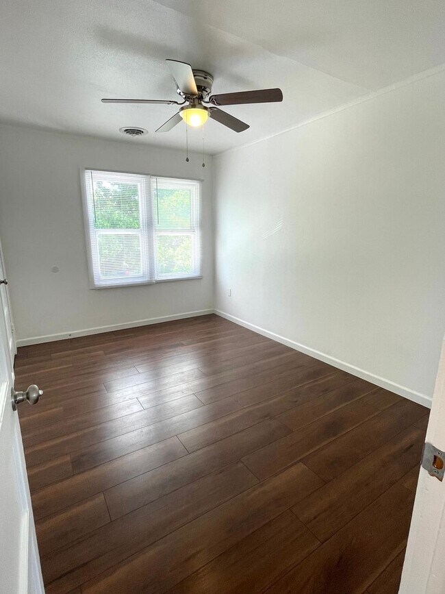 Building Photo - Completely Remodeled Three Bedroom One Bat...