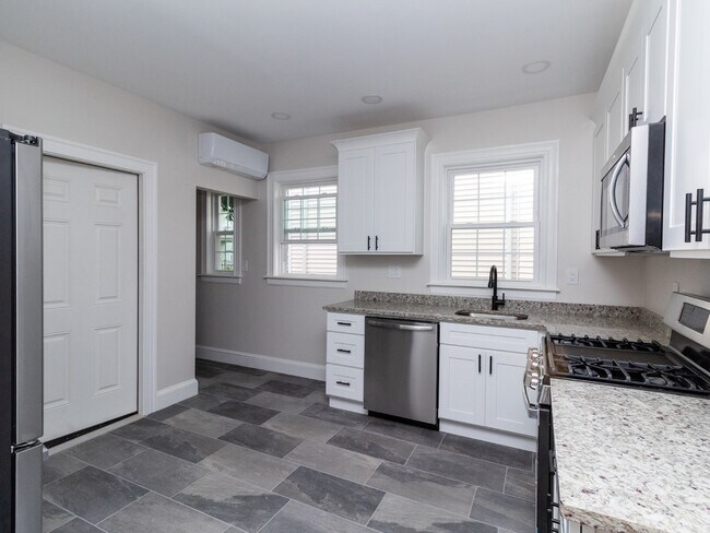 Building Photo - 511 Geneva Ave