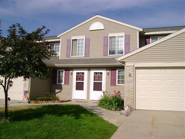 Building Photo - 1695 Bloomfield Dr SE