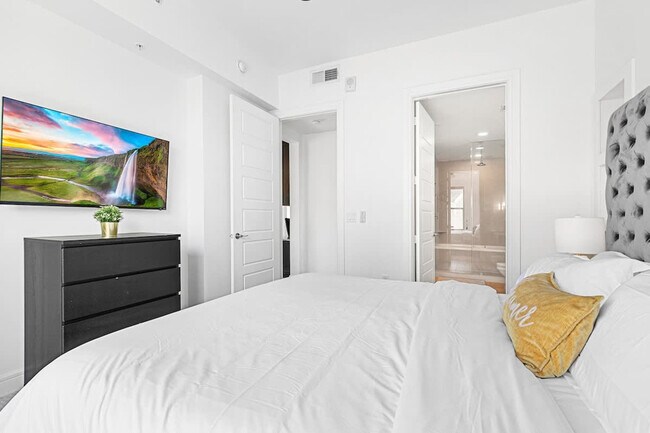 Building Photo - 101 Bowen St