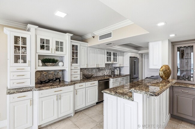 Building Photo - 2727 S Ocean Blvd