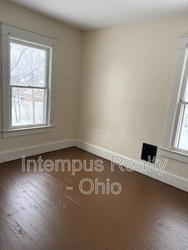 Building Photo - 241 Sexton St