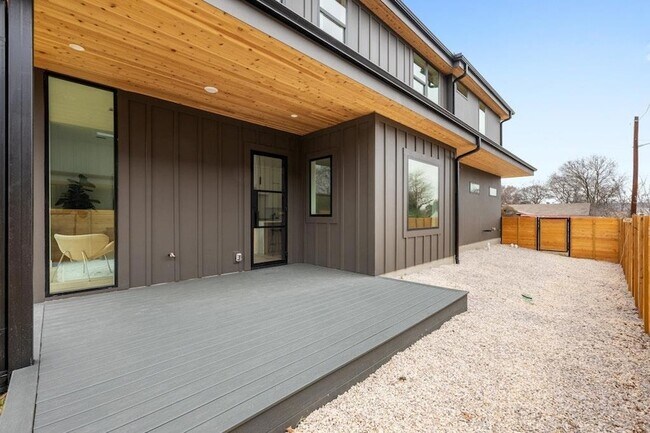 Building Photo - 1409 Valleyridge Dr
