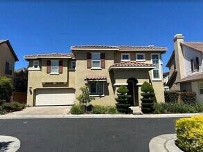 Building Photo - Freshly Painted Interior for this Single F...
