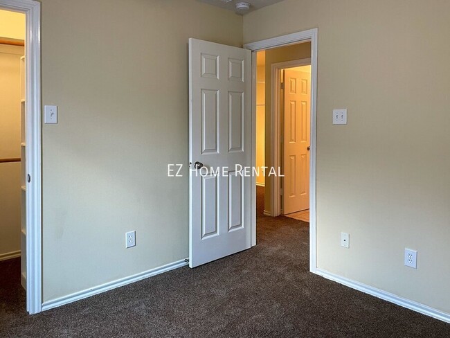 Building Photo - LOOK & LEASE BEFORE THE HOLIDAYS! MOVE-IN ...