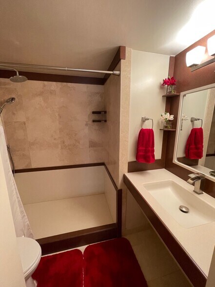 Building Photo - 2499 Kapiolani Blvd