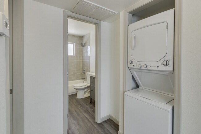 Building Photo - $0 First Month Rent! Remodeled 2 Bed Casita w/ Private Patio, W/D & Pool