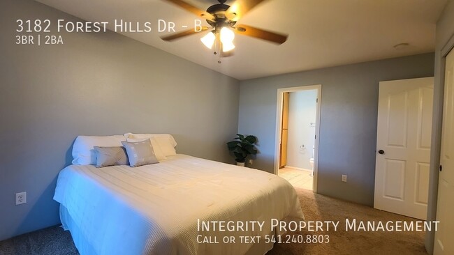 Building Photo - 3182 Forest Hills Dr