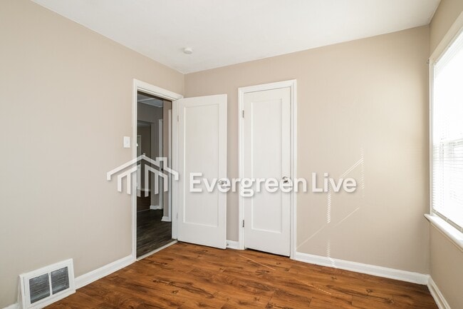 Building Photo - 1919 Clare Ct