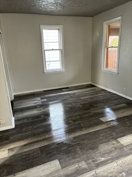 Building Photo - 3664 E 52nd St