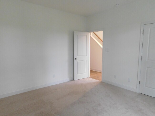 Building Photo - 7037 Leire Ln