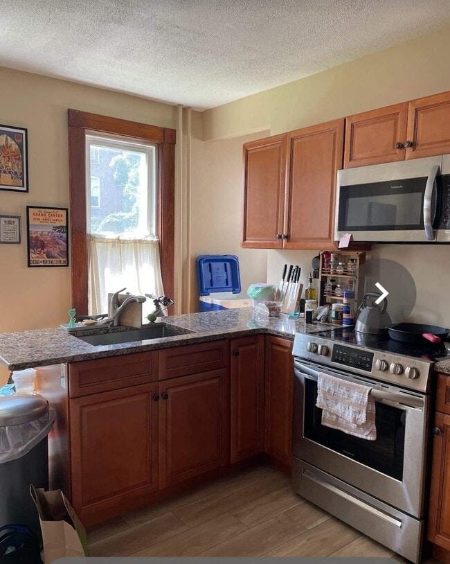 Building Photo - 14 Bardwell St