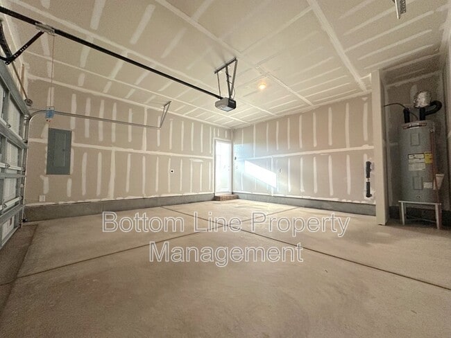 Building Photo - 2938 Clyde Dr