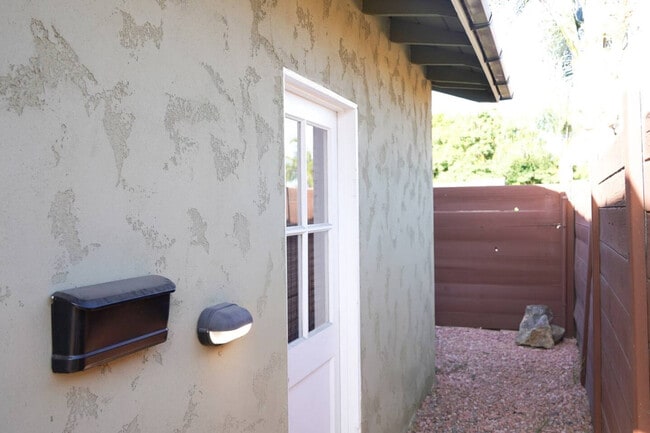 Building Photo - 1078 Cosmo Ave