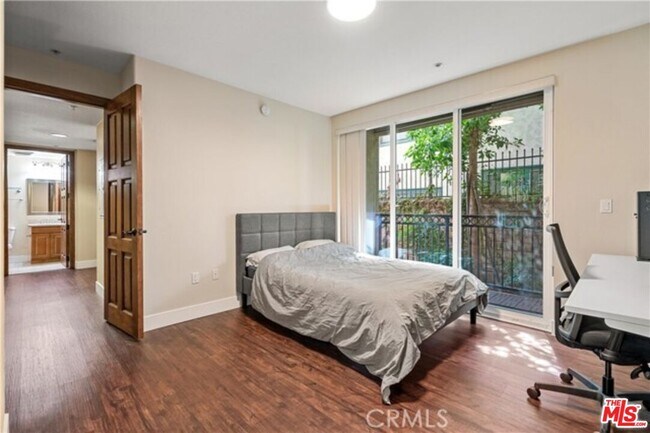 Building Photo - 1401 S St Andrews Pl