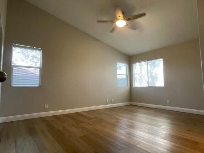 Building Photo - Single story 4br, 2bth, 2cg