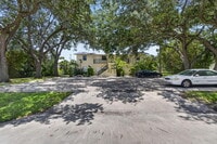 Building Photo - 708 SW Gardens Blvd