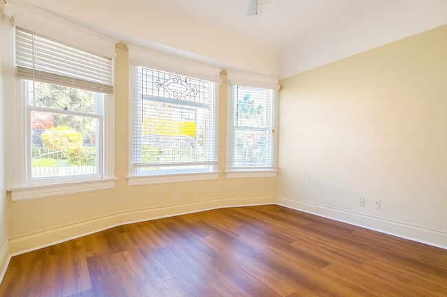 Building Photo - 3109 S Catalina St