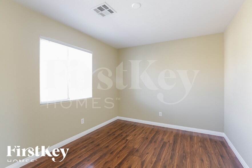 Building Photo - 11035 Calder Ave