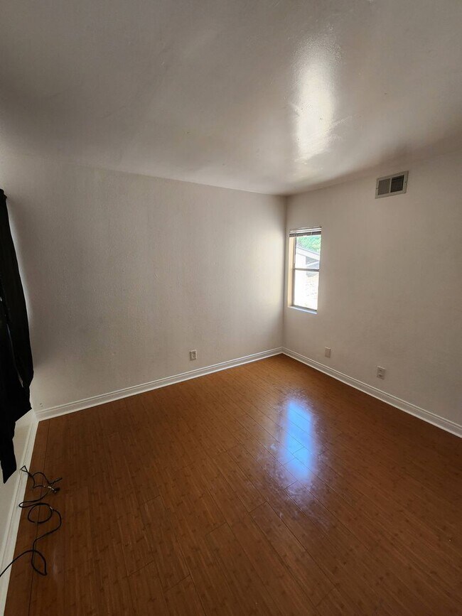 Building Photo - Parkway Manor Community - La Mesa - Upper ...