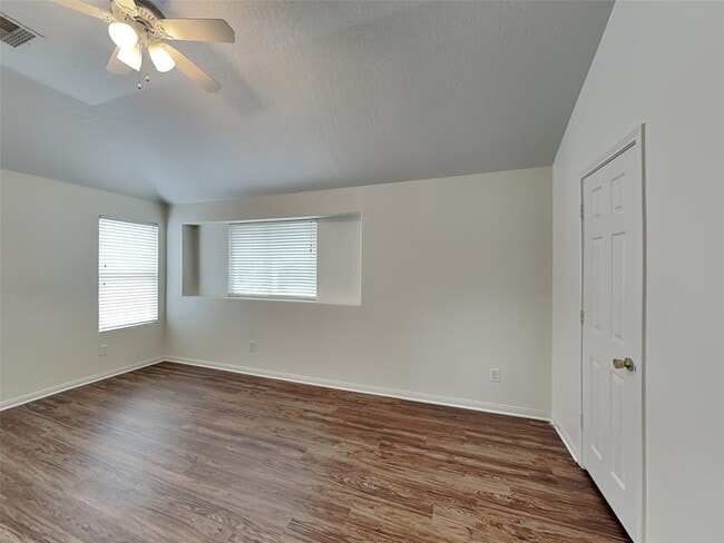 Building Photo - 3631 Barkers Crossing Ave