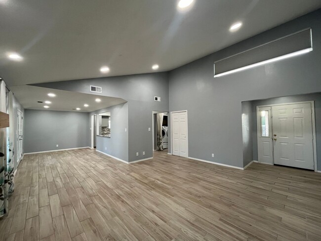 Building Photo - Updated 3 Bedroom 2 Bathroom Home In Rio R...