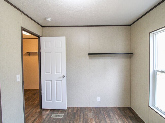 Building Photo - Nice home on a wooded lot! Minutes from Athens!