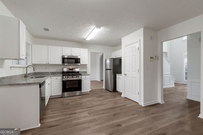 Building Photo - 1385 Pinebreeze Way