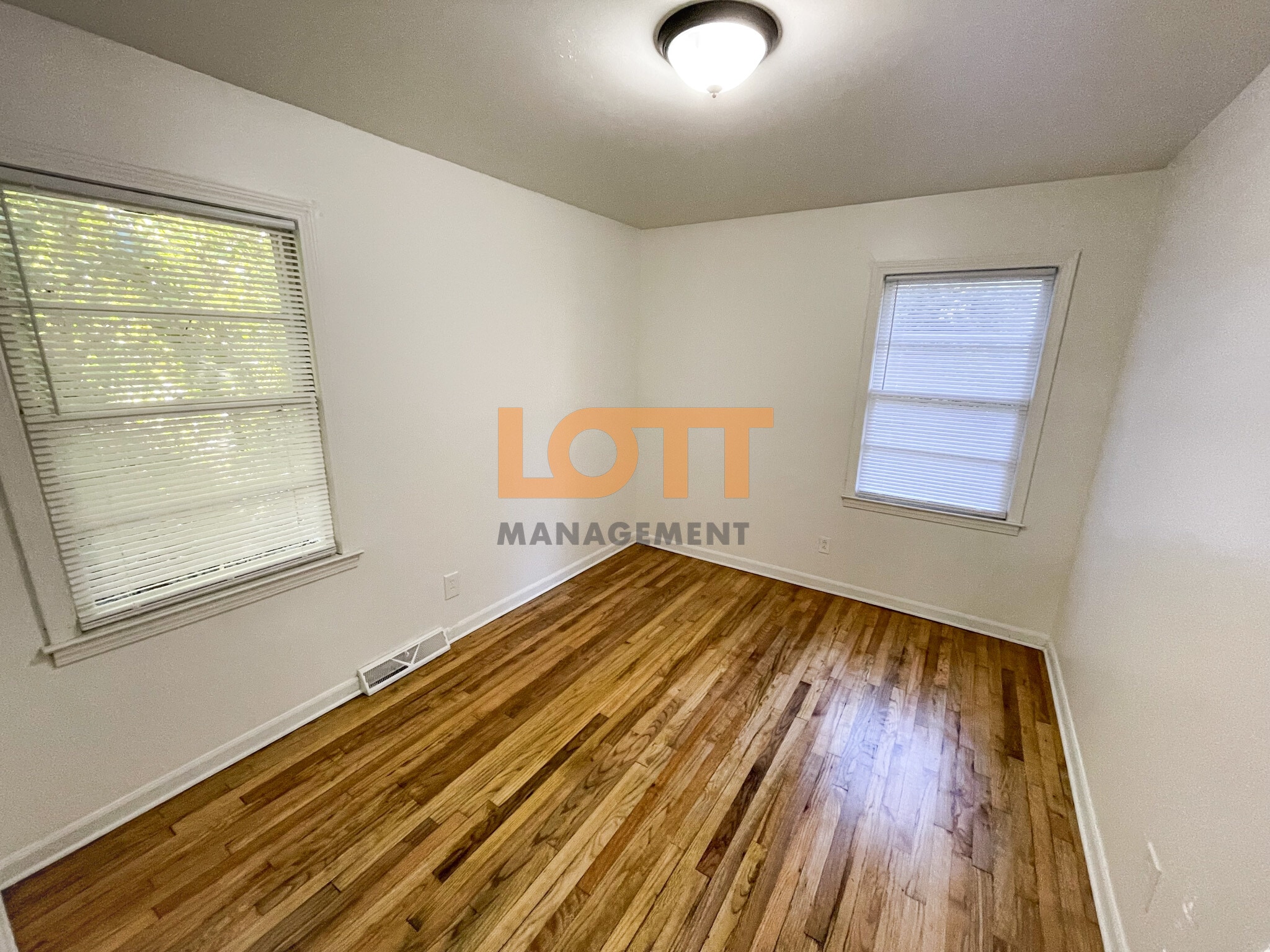 Building Photo - 203 King St