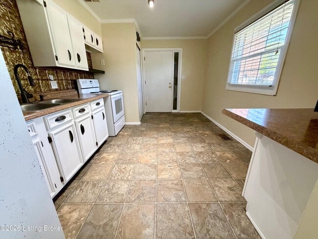 Building Photo - 6216 Hillcrest Ct