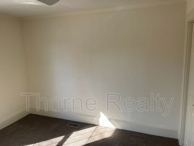 Building Photo - 324 Trevathan St