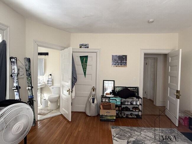 Building Photo - 12 Braemore Rd