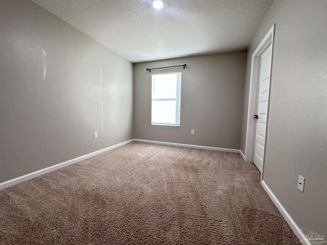 Building Photo - 7540 Oak Lake Blvd