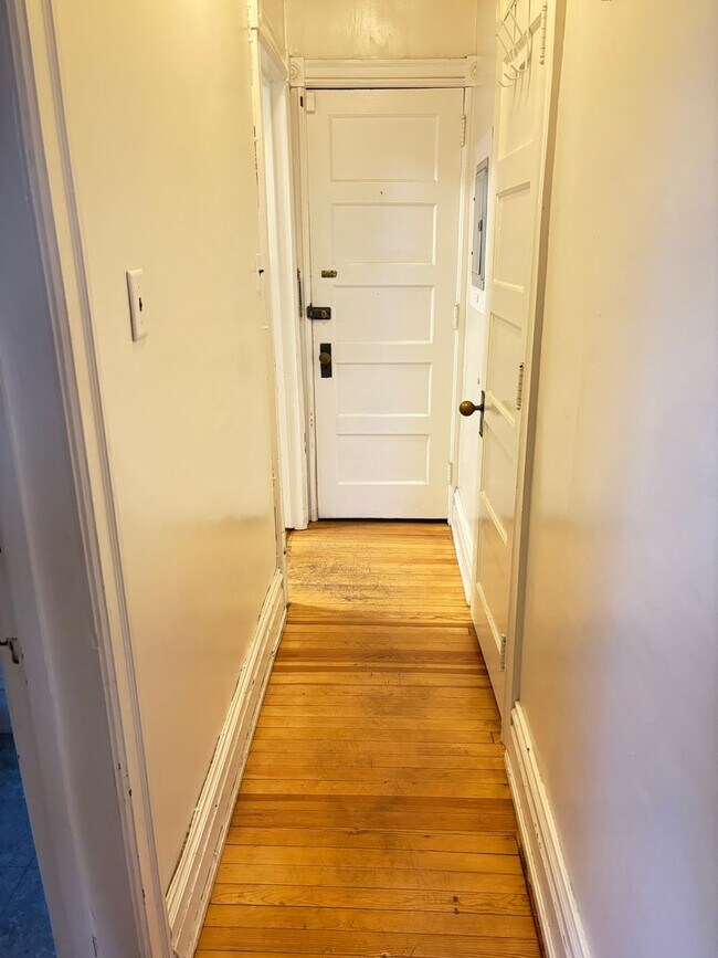 Building Photo - 316 W Broad St